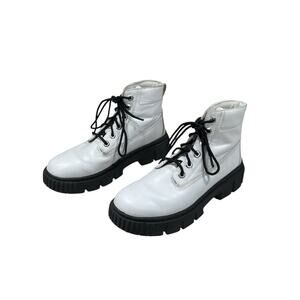 Timberland Boots Greyfield White/Black Size 9 Women’s Shoe-Outdoors Hiking EUC